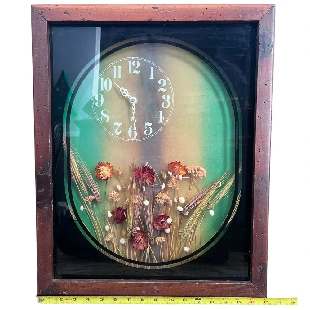 Vintage 1970's Shadow Box Clock W/ Dried Flowers Wood Frame Glass 21”x17” Tested